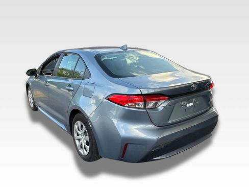Used 2020 Toyota Corolla LE FWD image 3