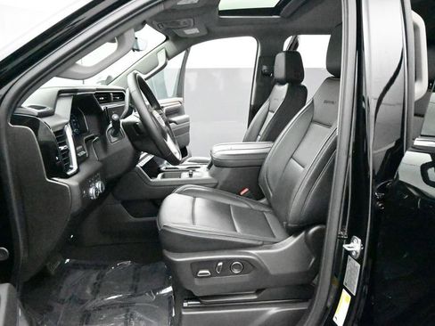 Used 2025 GMC Sierra 3500 Denali w/ Technology Package AWD/4WD image 7