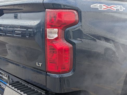 Used 2022 Chevrolet Silverado 1500 LT image 12