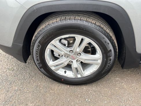 Used 2024 GMC Terrain SLE FWD image 29