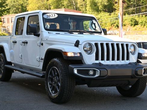 Used 2023 Jeep Gladiator Overland image 9