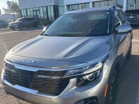 Used 2025 Kia Seltos EX FWD image 9