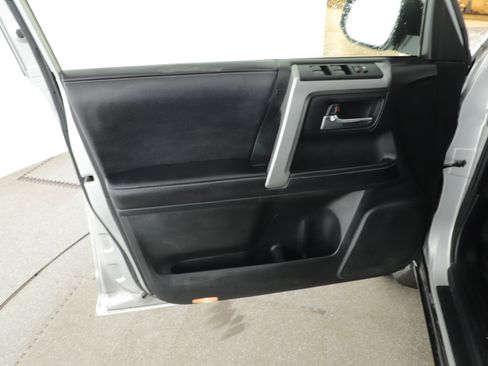 Used 2016 Toyota 4Runner SR5 RWD image 7