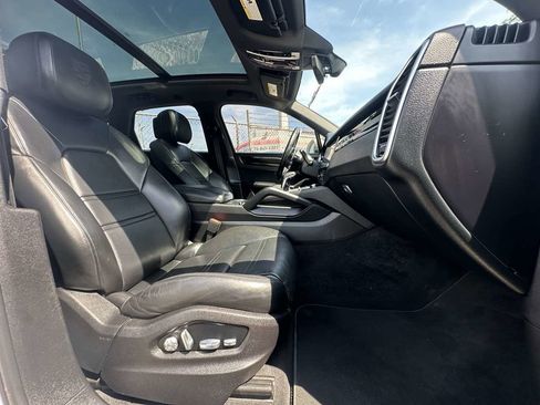 Used 2019 Porsche Cayenne AWD/4WD image 30