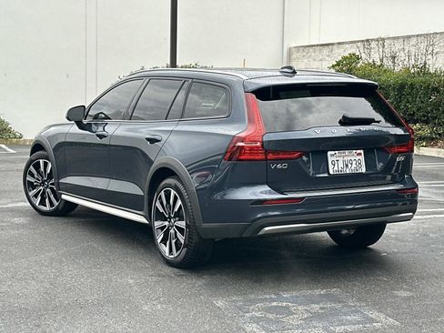 Certified 2025 Volvo V60 B5 Cross Country Ultra w/ Protection Package Premier image 6