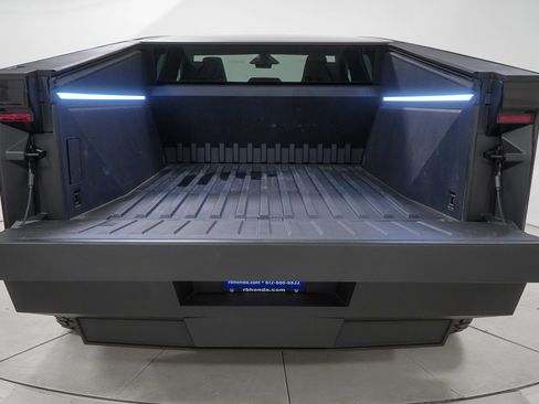 Used 2025 Tesla Cybertruck AWD Crew Cab image 12