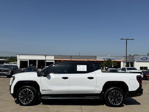 Used 2026 GMC Sierra EV Denali AWD/4WD image 3