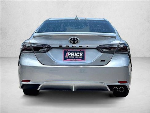 Used 2020 Toyota Camry SE FWD image 4