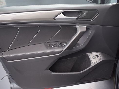 Certified 2022 Volkswagen Tiguan SE R-Line image 26