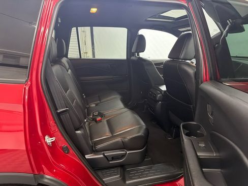 Certified 2025 Honda Passport EX-L image 17
