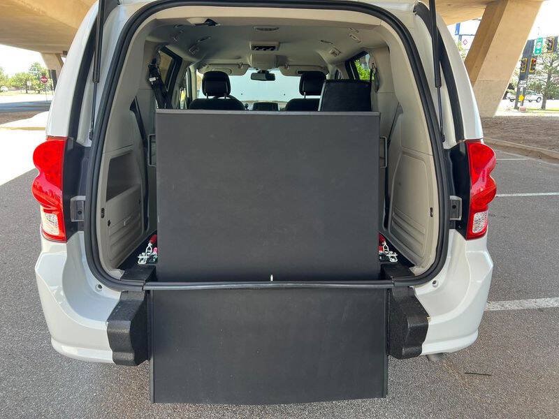 Used 2020 Dodge Grand Caravan SE w/ UConnect Hands-Free Group FWD image 49