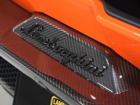 Used 2025 Lamborghini Revuelto image 11