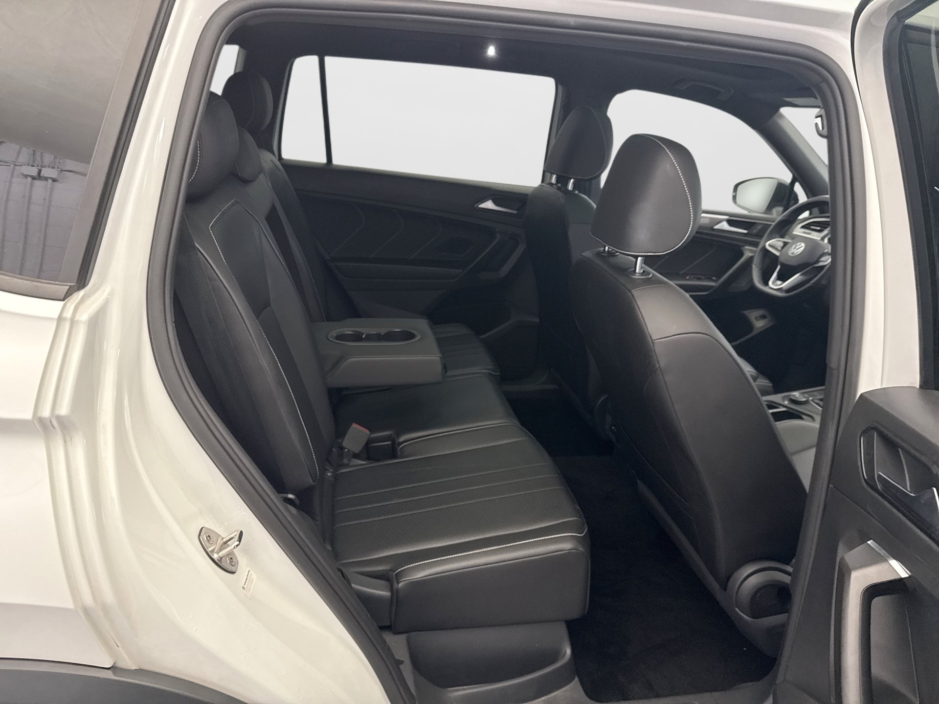 Used 2022 Volkswagen Tiguan SE R-Line AWD/4WD image 19