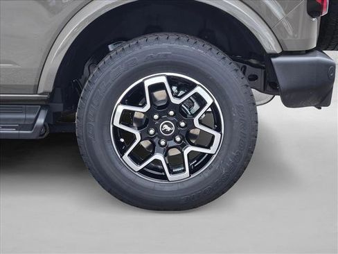 New 2025 Ford Bronco Outer Banks image 9