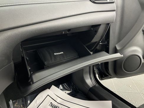 Used 2019 Nissan Rogue SV w/ Premium Package FWD image 34