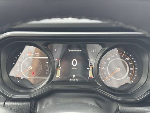 Used 2025 Jeep Wrangler Unlimited Rubicon AWD/4WD image 19