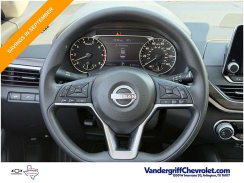Used 2025 Nissan Altima 2.5 SV FWD image 12