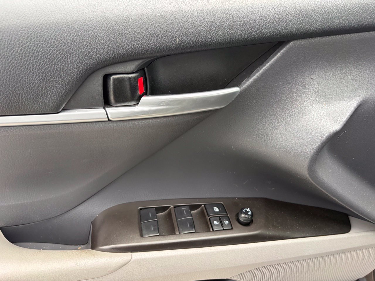 Used 2023 Toyota Camry LE FWD image 6