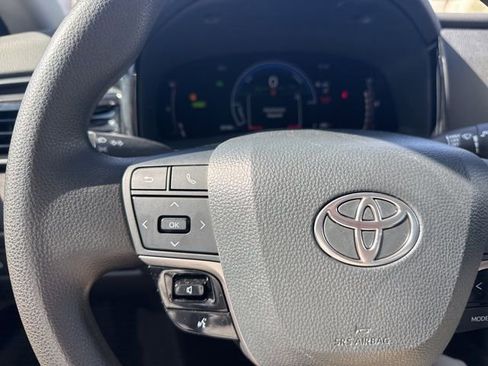 Used 2025 Toyota Camry LE image 14