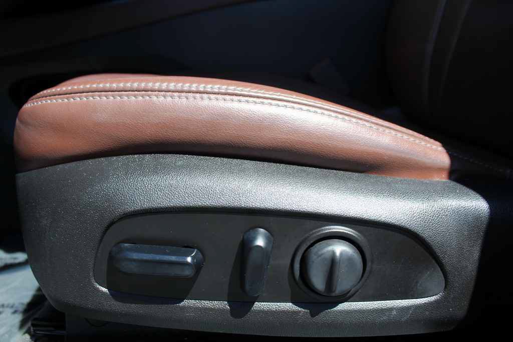 Used 2018 Buick Enclave Avenir w/ Avenir Technology Package FWD image 23