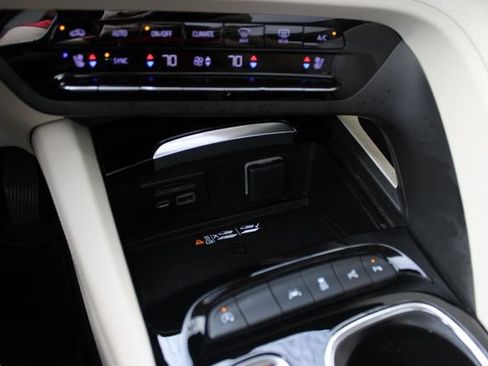 Used 2022 Buick Envision Avenir w/ Technology Package II FWD image 19