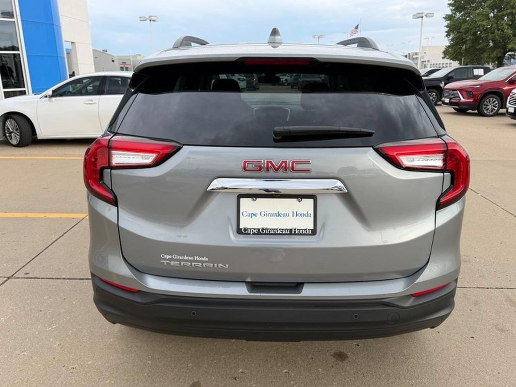 Used 2023 GMC Terrain SLE w/ Driver Convenience Package FWD image 3