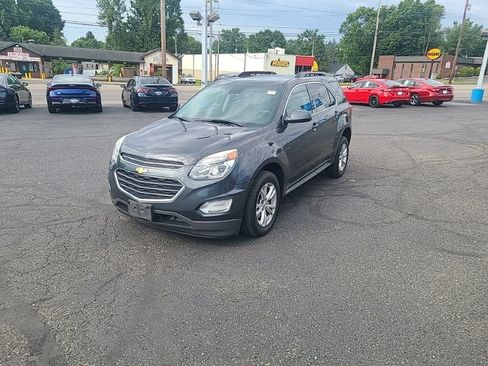 Used 2017 Chevrolet Equinox LT FWD image 2