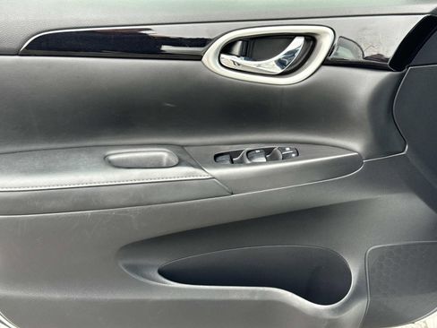 Used 2019 Nissan Sentra SL w/ Exterior Package image 23