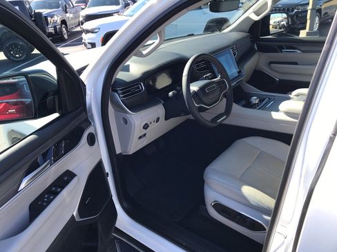 Used 2024 Jeep Wagoneer Series II image 8