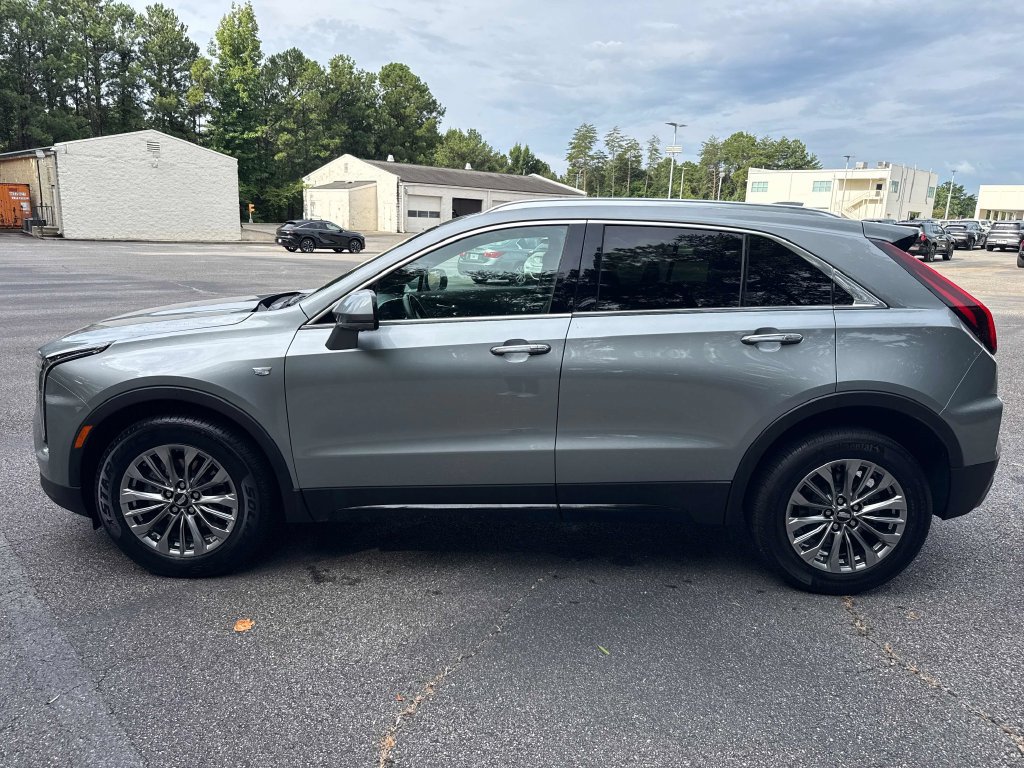 Used 2025 Cadillac XT4 Premium Luxury FWD image 9