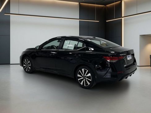 Used 2024 Nissan Sentra SV w/ SV Premium Package FWD image 3