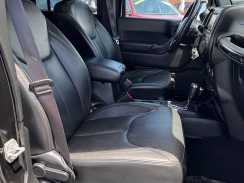 Used 2017 Jeep Wrangler Unlimited Sahara AWD/4WD image 12