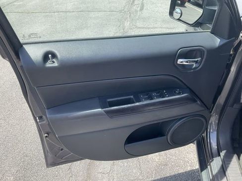 Used 2016 Jeep Patriot High Altitude AWD/4WD image 26