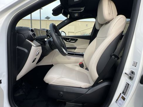 Used 2024 Mercedes-Benz GLC 300 4MATIC image 13