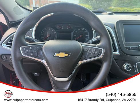 Used 2017 Chevrolet Malibu LT FWD image 17