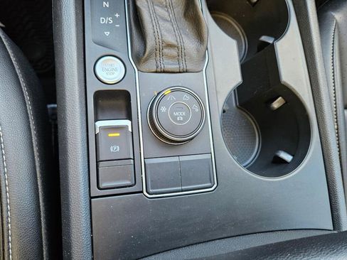 Used 2018 Volkswagen Atlas SE image 31