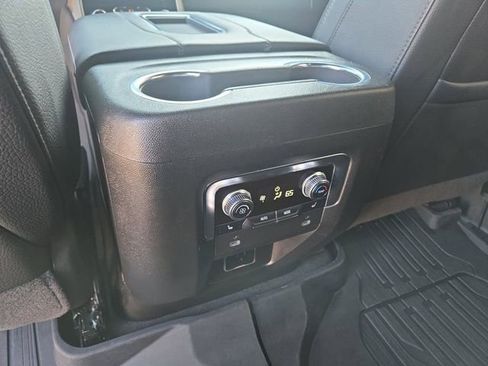 Used 2024 GMC Yukon XL Denali image 28