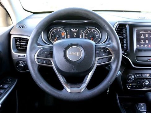 Used 2021 Jeep Cherokee Latitude FWD image 27