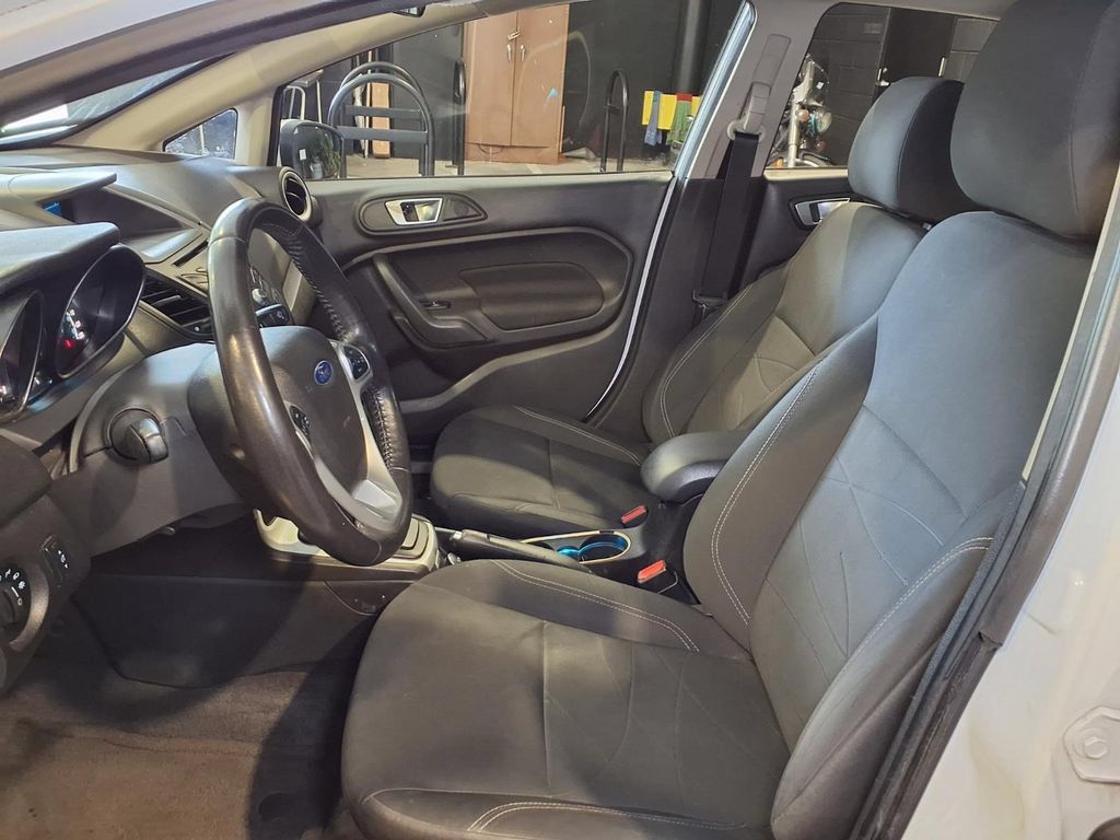 Used 2015 Ford Fiesta SE FWD image 18