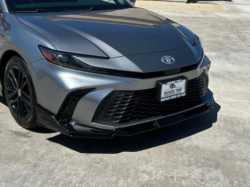 Used 2025 Toyota Camry SE FWD image 11