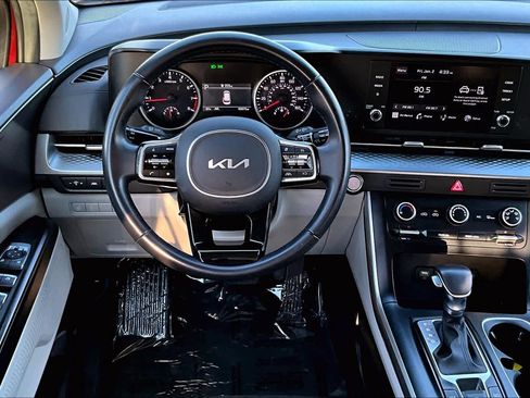 Used 2024 Kia Carnival LX image 5