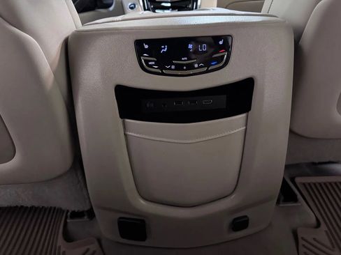 Used 2018 Cadillac Escalade ESV Premium Luxury AWD/4WD image 32