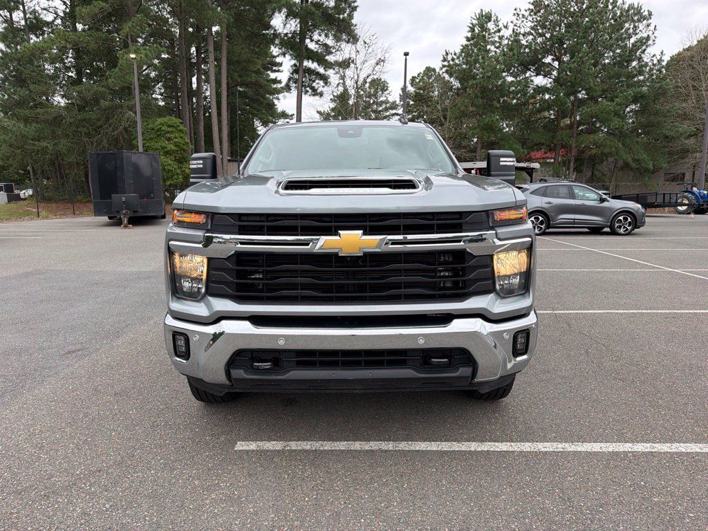 Used 2025 Chevrolet Silverado 3500 LT w/ Safety Package AWD/4WD image 3