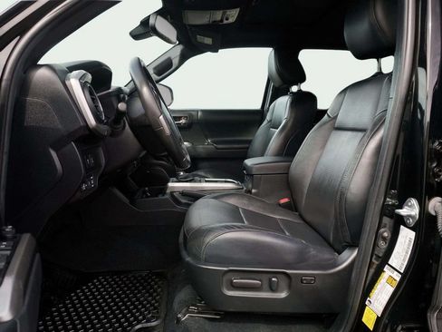 Used 2023 Toyota Tacoma Limited w/ Nightshade Package AWD/4WD image 18