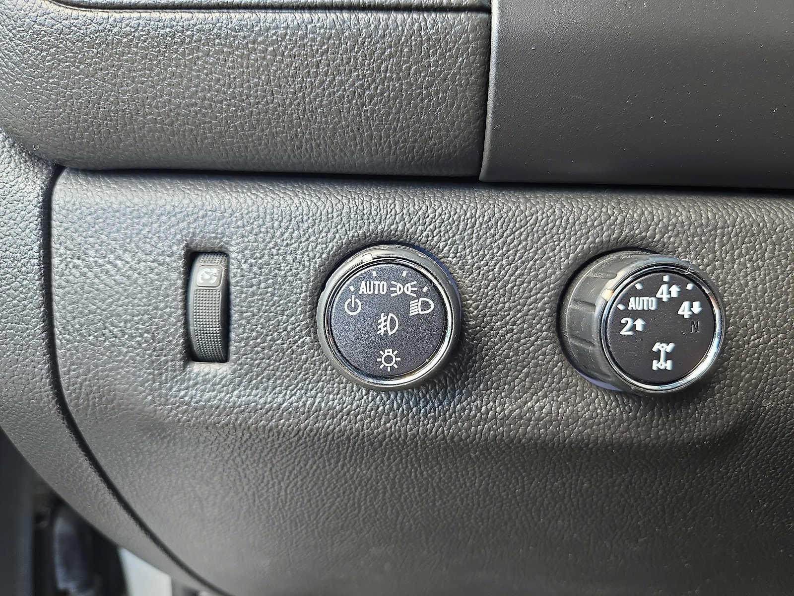 Used 2015 GMC Canyon SLE w/ All-Terrain Package AWD/4WD image 21