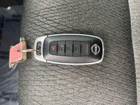 Used 2025 Nissan Rogue SV image 18