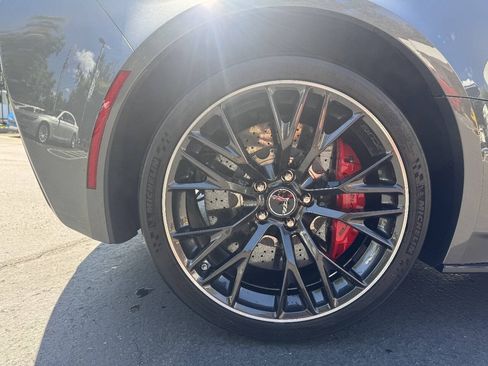 Used 2015 Chevrolet Corvette Z06 w/ 3LZ Preferred Equipment Group RWD image 17
