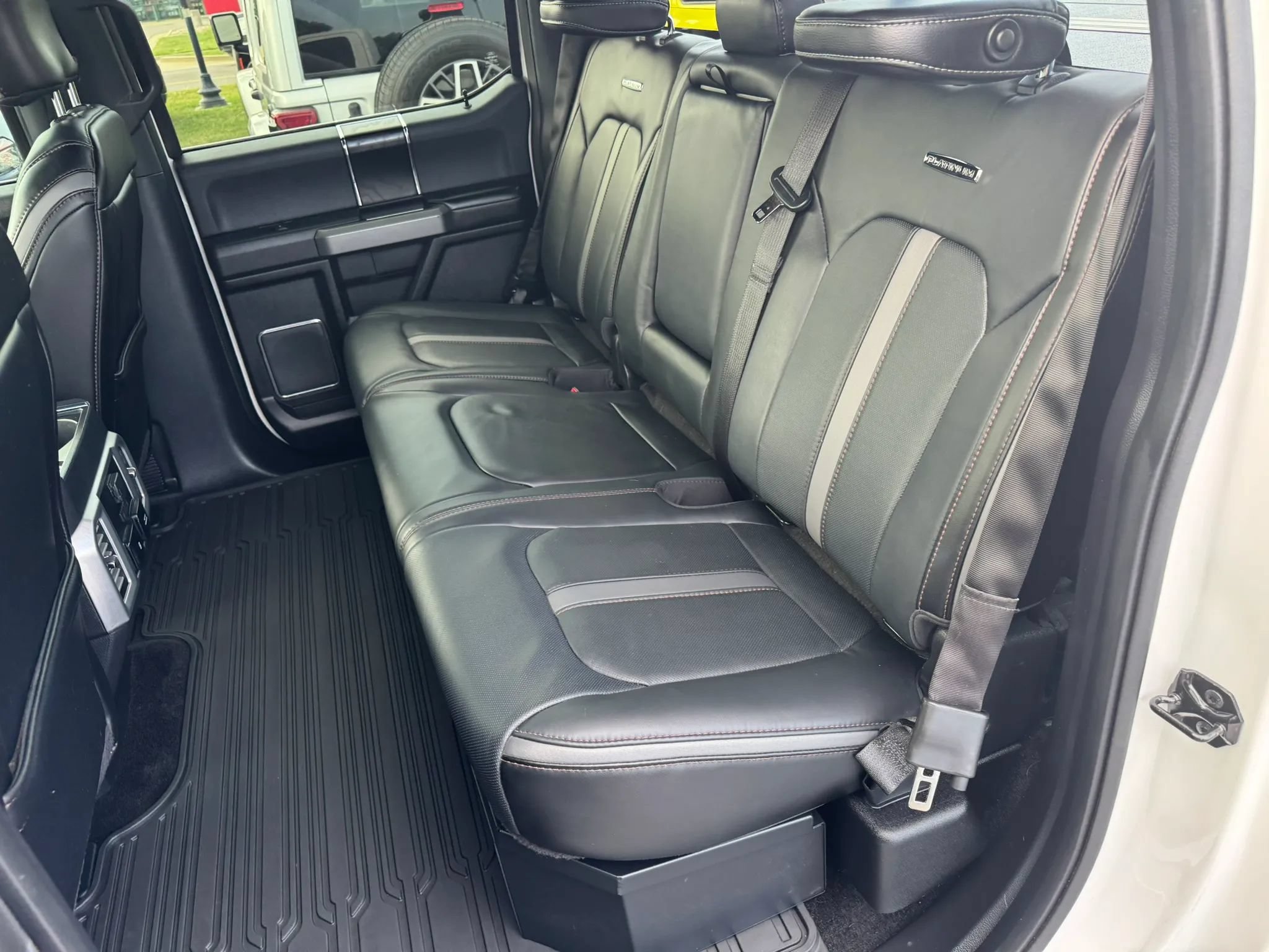 Used 2018 Ford F150 Platinum w/ Equipment Group 701A Luxury AWD/4WD image 5