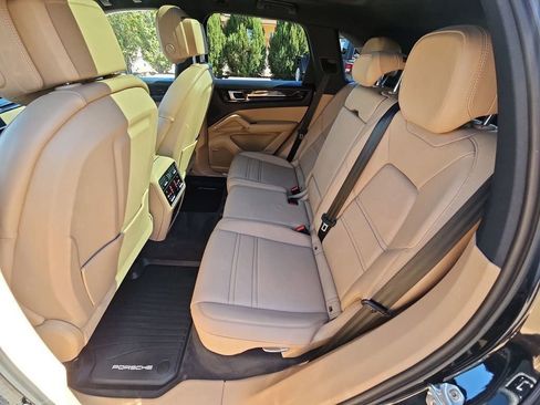 Used 2020 Porsche Cayenne image 19