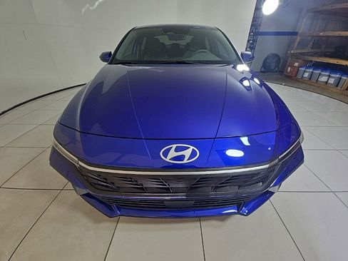 Used 2024 Hyundai Elantra SEL image 2